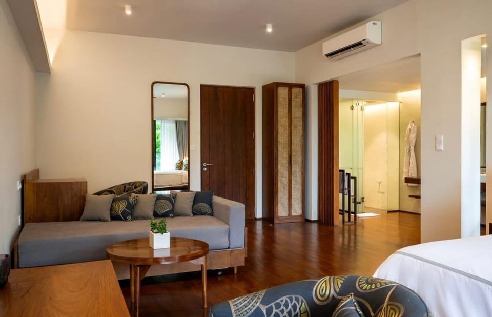 Luxury Suite, Balcony, Ocean View | In-room safe, desk, laptop workspace, blackout drapes
