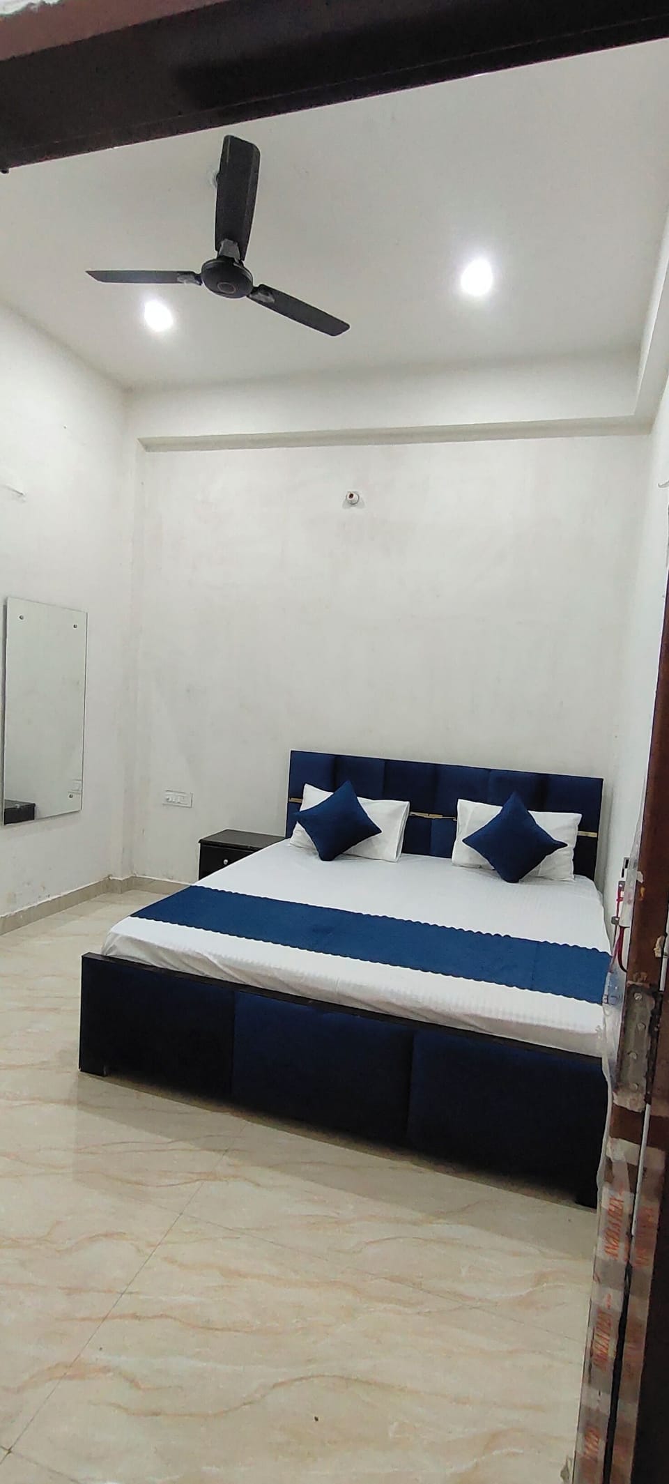 Deluxe Double Room, City View | Desk, laptop workspace, soundproofing