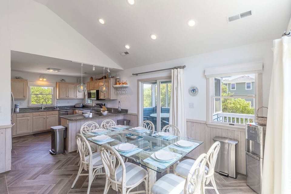 Top Level Dining Area