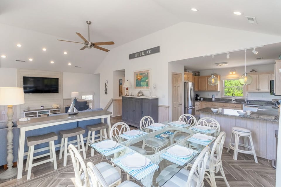 Top Level Dining Area