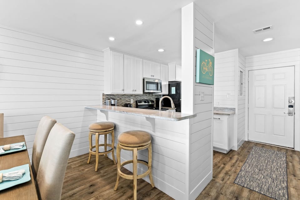 Spacious Kitchen with Bar Seating for 2