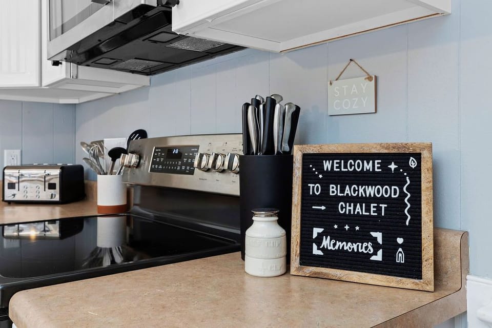 Cabin, Private Bathroom (Blackwood Chalet) | Shared kitchen