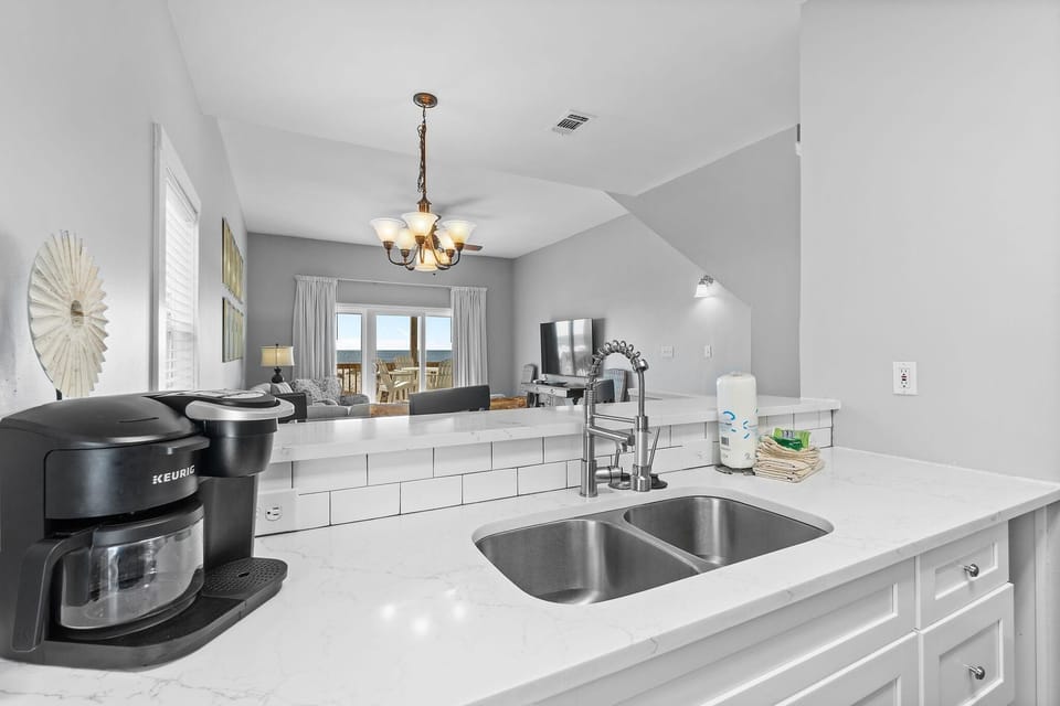 House, Multiple Beds (HypNautic East) | Private kitchen | Oven, toaster, paper towels