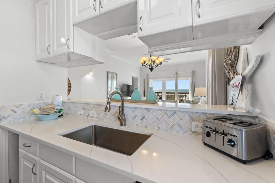 House, Multiple Beds (HypNautic West) | Private kitchen | Oven, toaster, paper towels