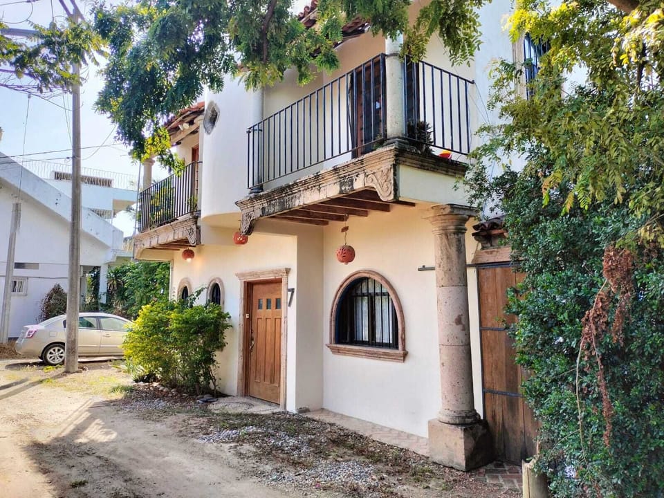 House front view balcony