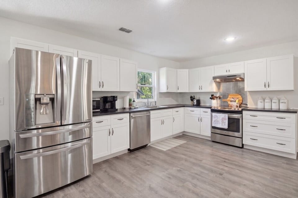 ️⭐ ` The kitchen is very well equipped! ` The heart of the home—our spacious kitchen is stocked with everything needed for family meals, quick snacks, and morning coffee before a day of adventure.