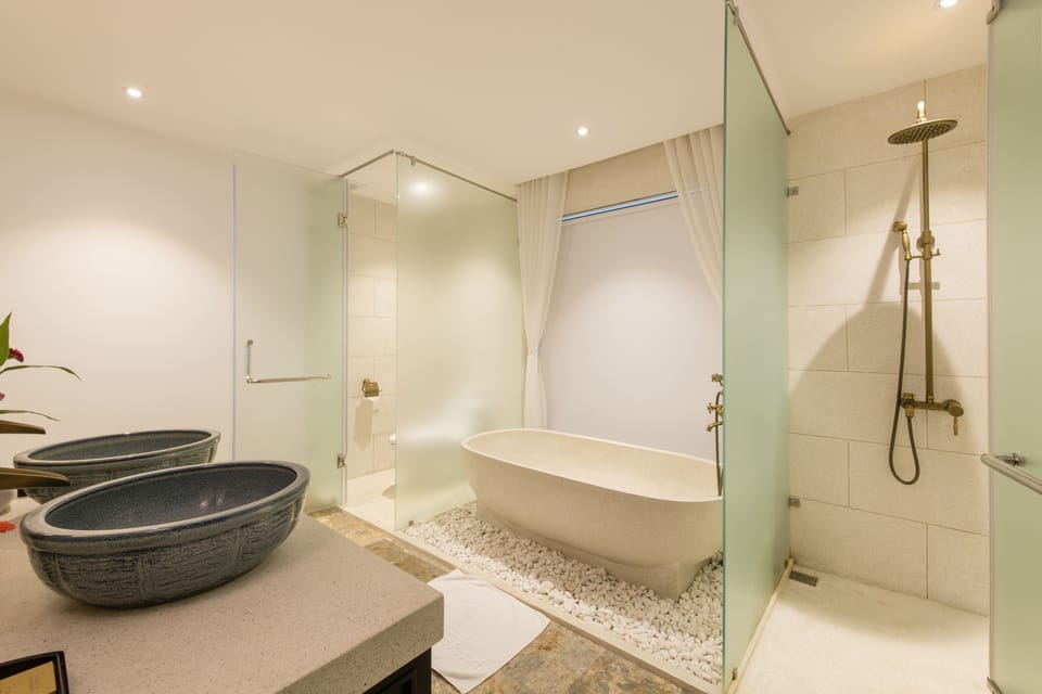 Triple Room, Garden View | Bathroom | Separate tub and shower, free toiletries, hair dryer, bathrobes