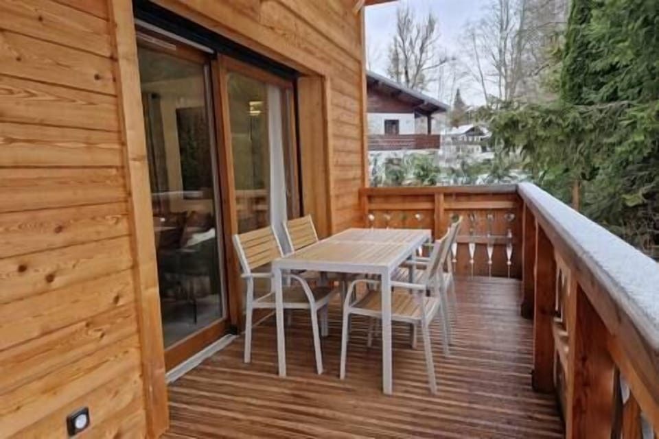 Large balcony, ideal for outdoor dining
