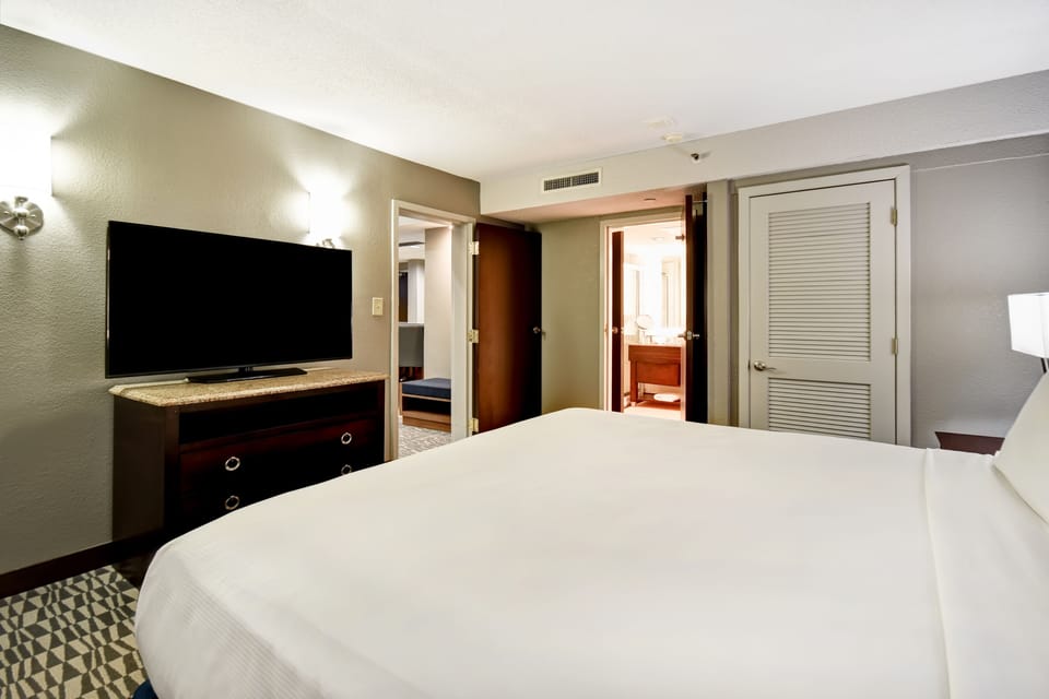 Down comforters, in-room safe, desk, laptop workspace