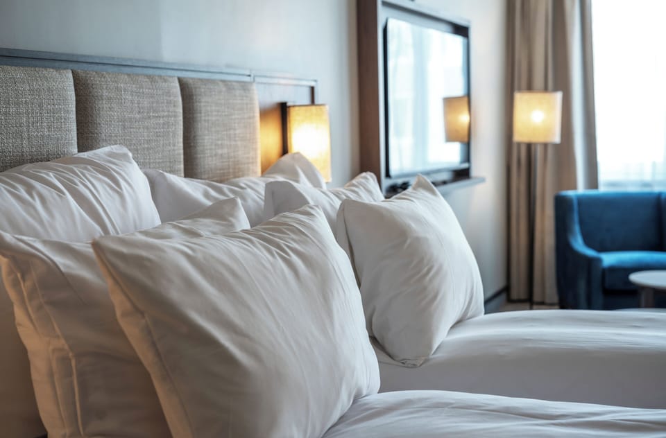 Hypo-allergenic bedding, desk, blackout drapes, free WiFi