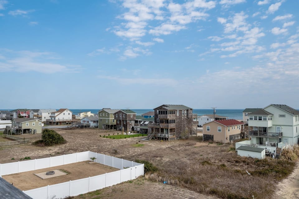 No better view in Kitty Hawk than from the roof top deck. Life is SO good!