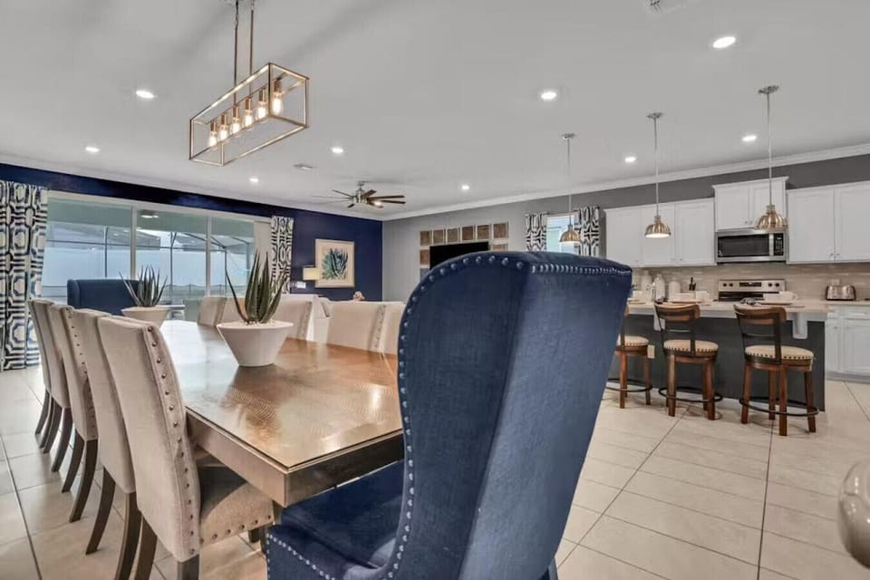 Spacious Dining Area