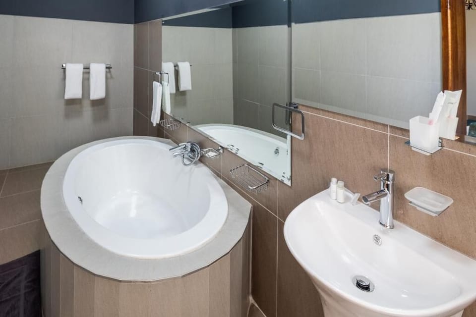 Superior Room | Bathroom | Towels, soap, shampoo, toilet paper