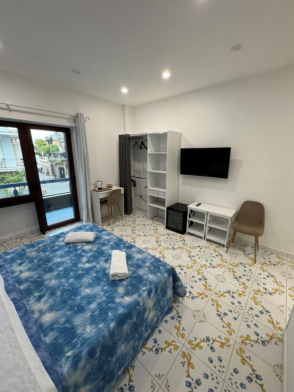 Superior Room, Balcony, City View | Minibar, desk, soundproofing, iron/ironing board