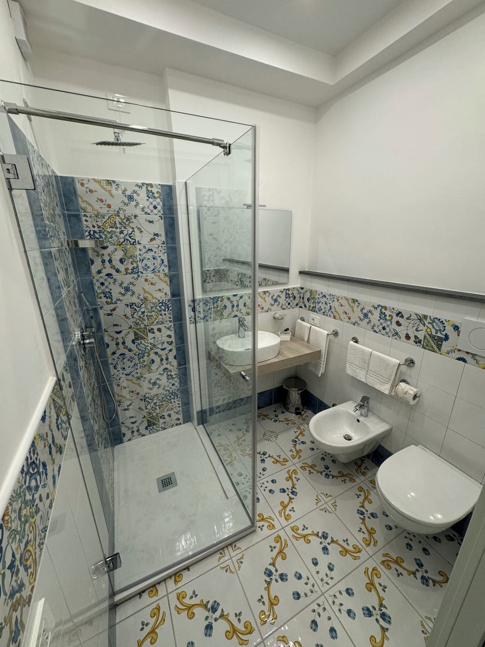 Superior Room, Balcony, City View | Bathroom | Shower, free toiletries, hair dryer, bidet