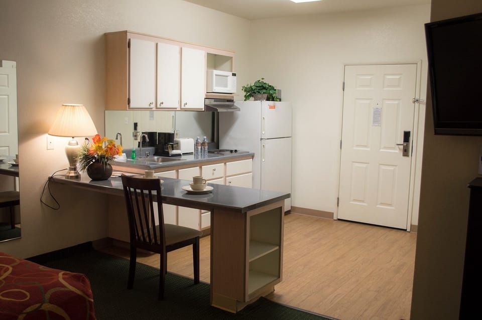 Full-size fridge, microwave, stovetop, toaster