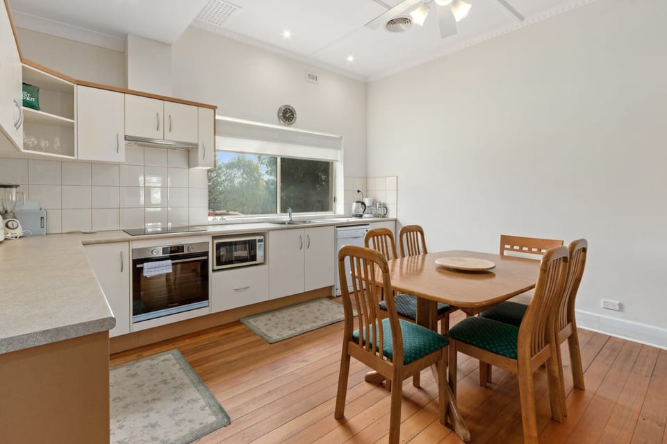 Lambert Estate Retreat - Kitchen