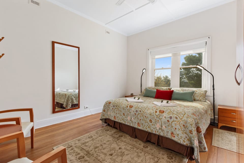 Lambert Estate Retreat - King Bedroom