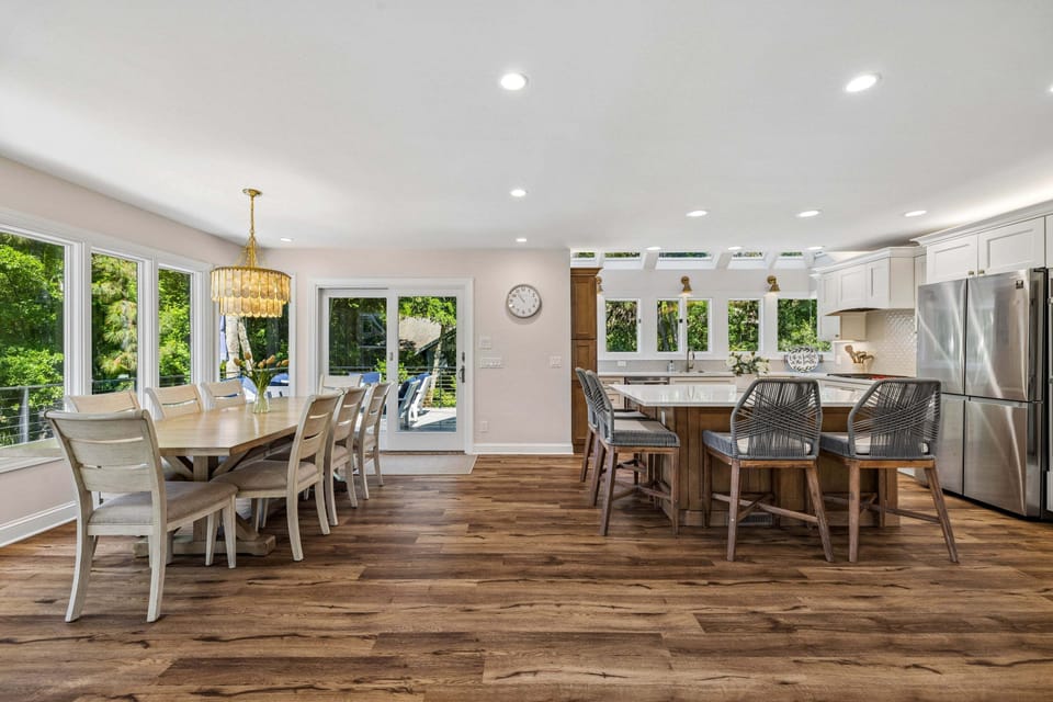 To the right of the living area, you'll find the kitchen and dining space—perfect for both formal dinners and casual gatherings.