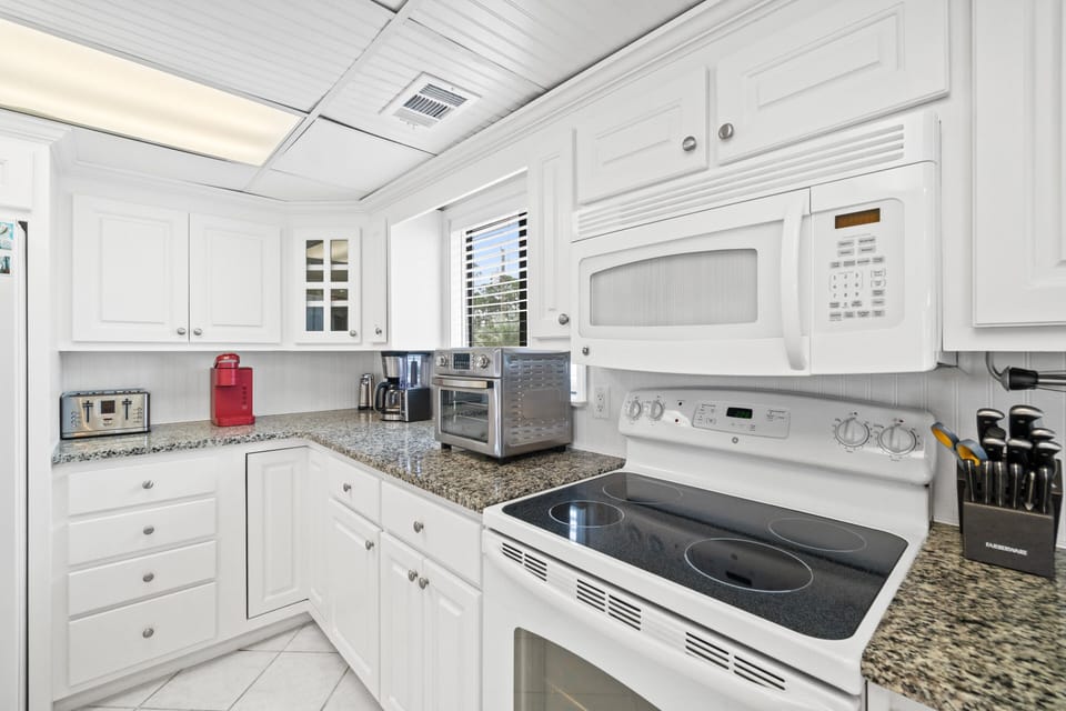 Full Kitchen with Bar Seating