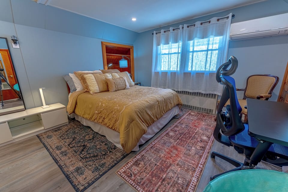 Bedroom 4 with 2 work stations