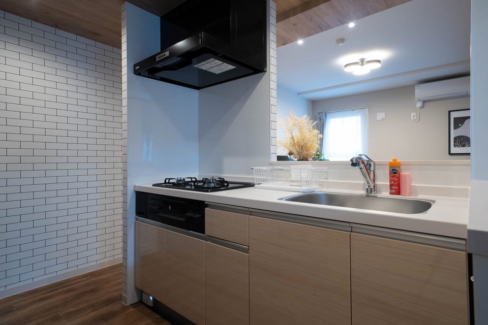 Fridge, microwave, stovetop, electric kettle