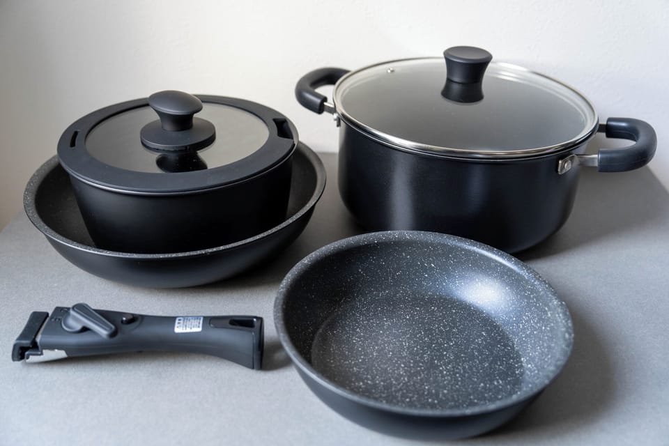 Fridge, microwave, stovetop, electric kettle