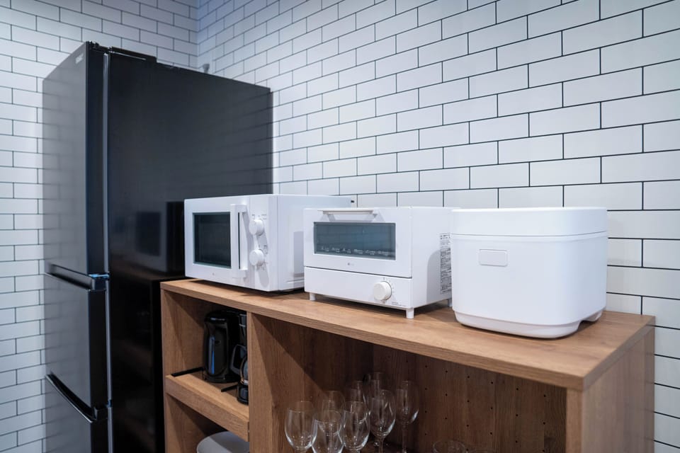 Fridge, microwave, stovetop, electric kettle