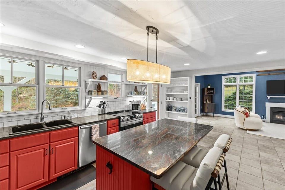 Stowe Valley Haven - Beautiful redesigned 4BR home (4612)