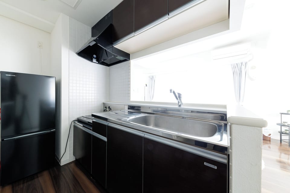 Fridge, microwave, stovetop, electric kettle