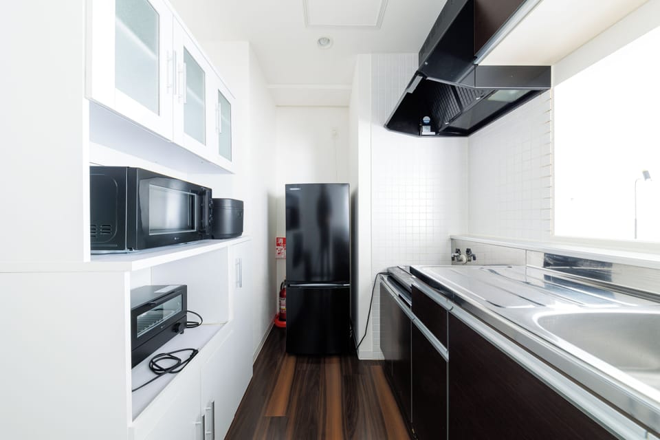 Fridge, microwave, stovetop, electric kettle