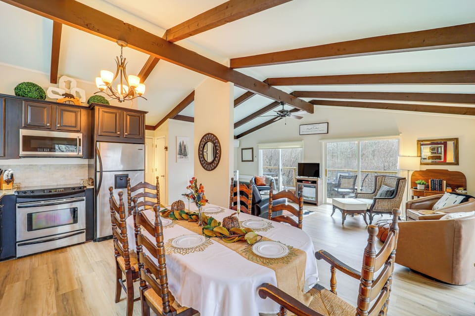 Dining Area | Dishware/Flatware Provided | 3rd Floor