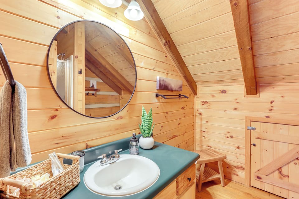 Full Bathroom | 2nd Floor