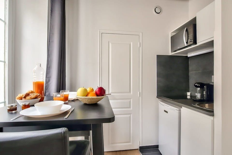 Kitchenette - Dining Table