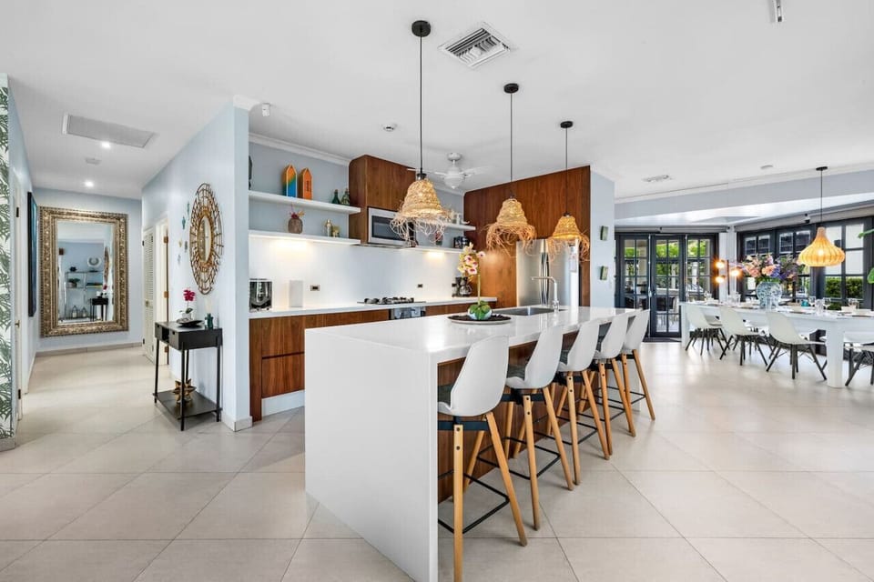Cooking, cocktails, and good company — this kitchen’s ready for it all.