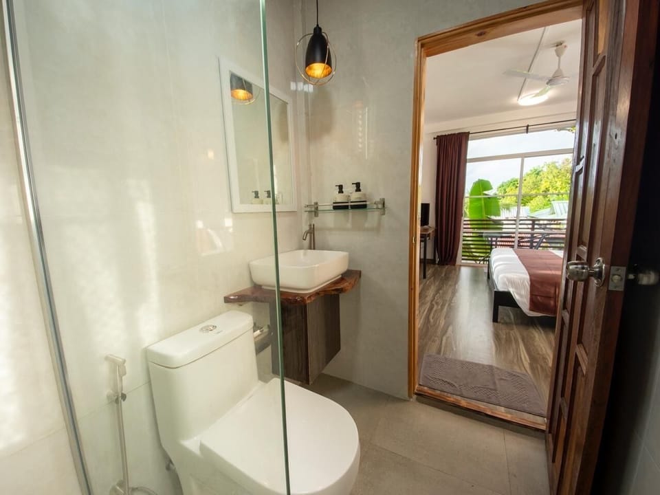 Deluxe Duplex, Balcony, City View | Bathroom | Free toiletries, bathrobes, slippers, towels