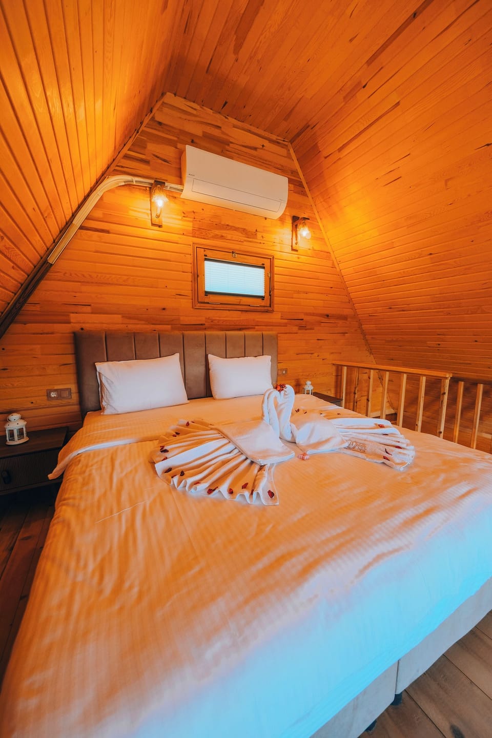 Deluxe Bungalow, Balcony, Mountain View | 15 bedrooms, desk, laptop workspace, soundproofing