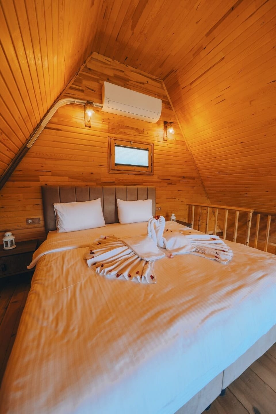 Deluxe Bungalow, Balcony, Mountain View | 15 bedrooms, desk, laptop workspace, soundproofing