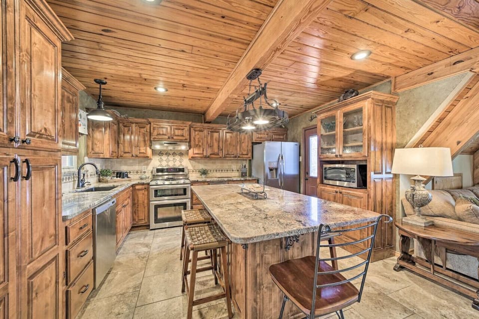 Fully stocked kitchen with bar seating for 4
