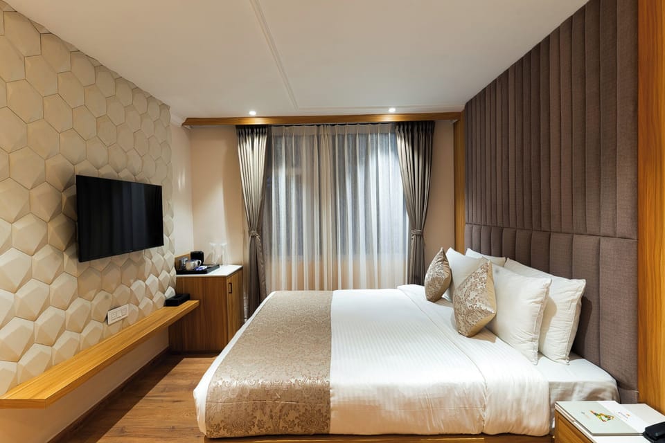 Deluxe Double Room | In-room safe, WiFi (free)