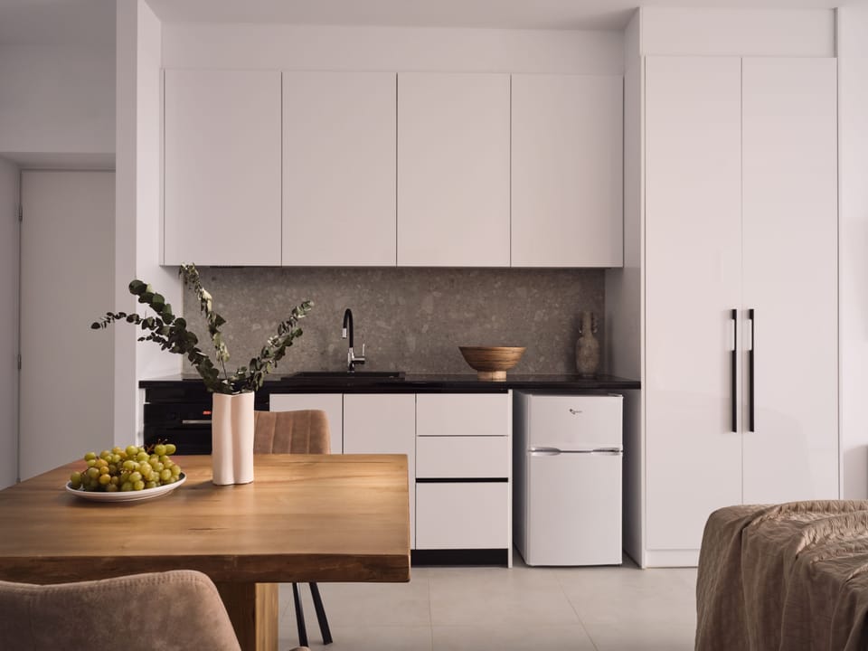 Basic Studio Suite, Sea View | Private kitchen