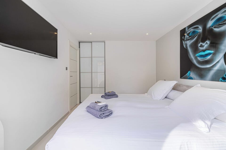 Apartment | 1 bedroom, laptop workspace, iron/ironing board, bed sheets