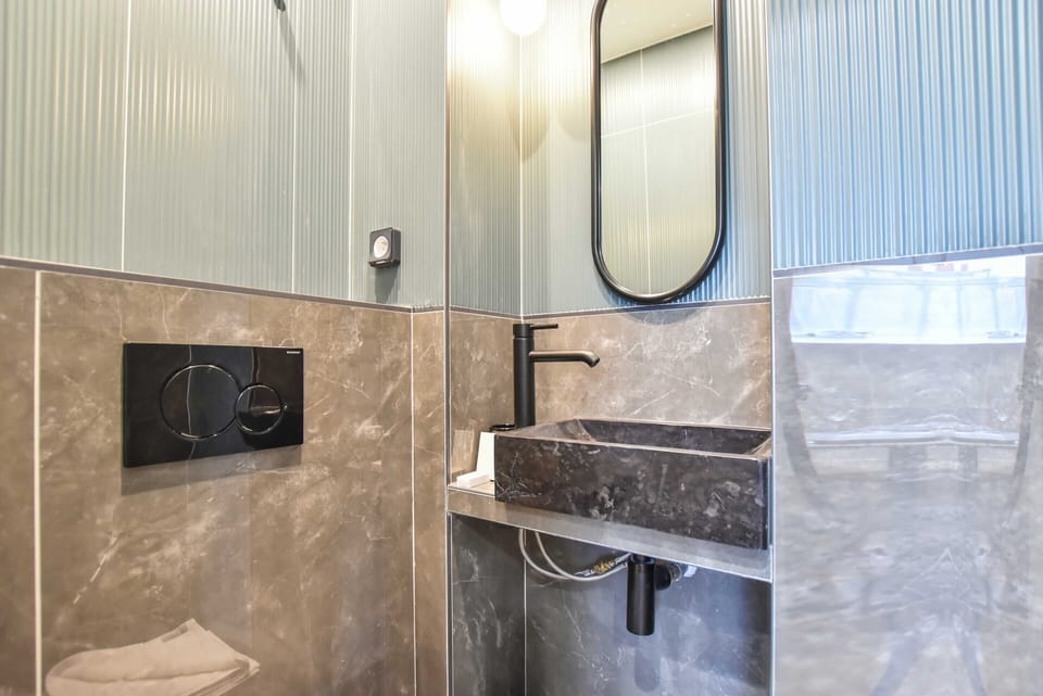 Apartment | Bathroom