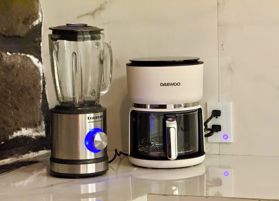 Family Studio Suite, Mountain View | Private kitchen | Full-size fridge, microwave, oven, stovetop