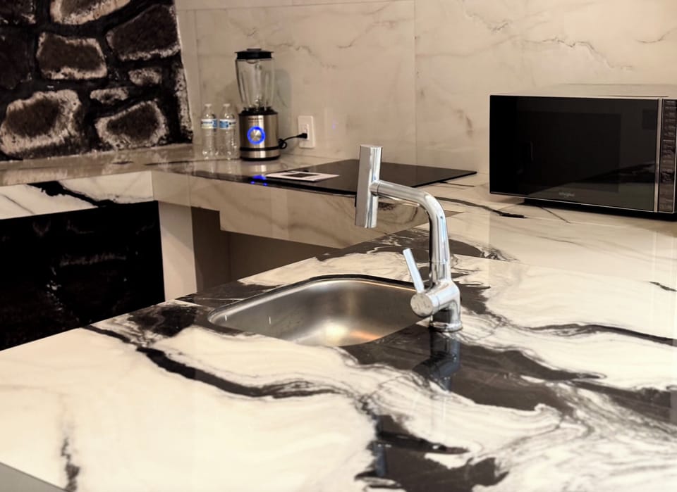 Family Studio Suite, Mountain View | Private kitchen | Full-size fridge, microwave, oven, stovetop