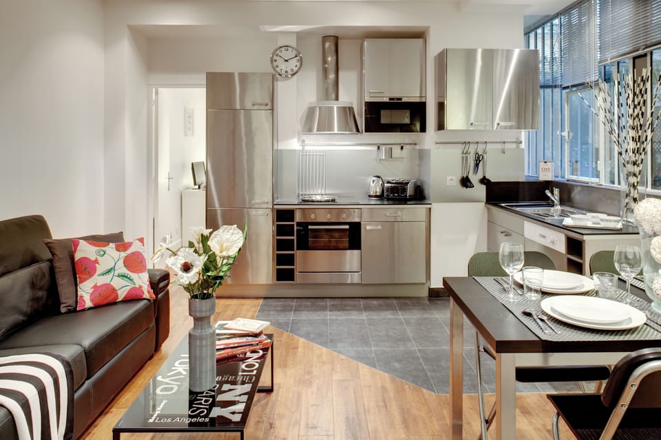 Comfort Apartment, City View | Living area