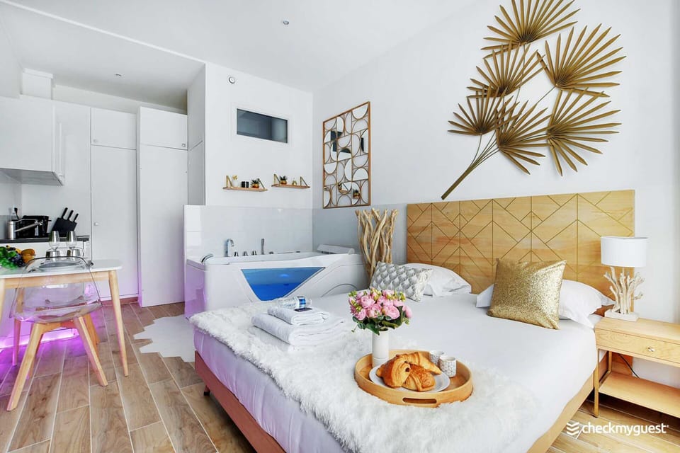 Apartment | 1 bedroom, laptop workspace, iron/ironing board, bed sheets