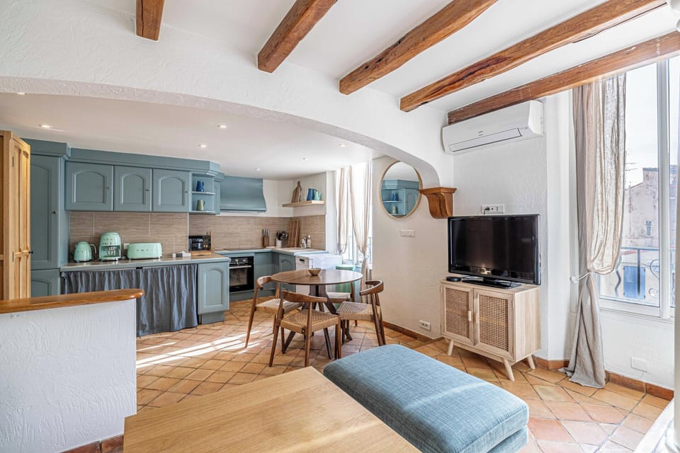 Apartment | Dining