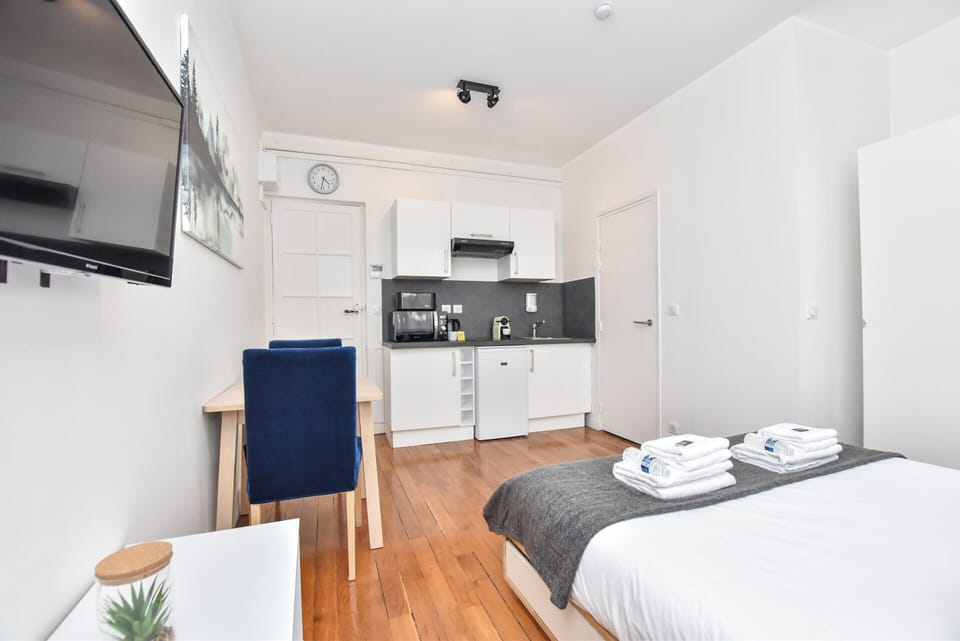 Apartment | 1 bedroom, laptop workspace, bed sheets