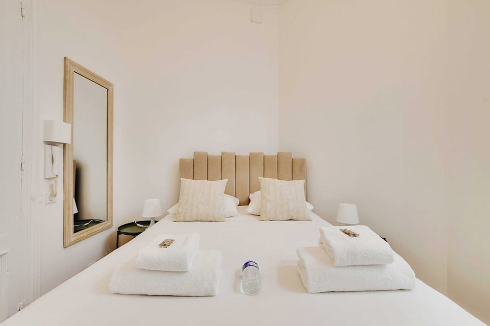 Apartment | 1 bedroom, laptop workspace, bed sheets